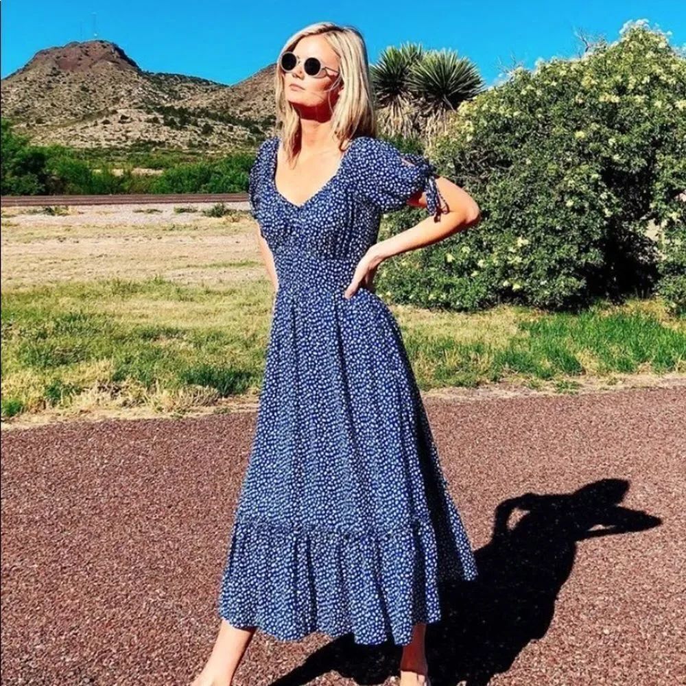 ✨ Moon River
Blue Dot Dress✨